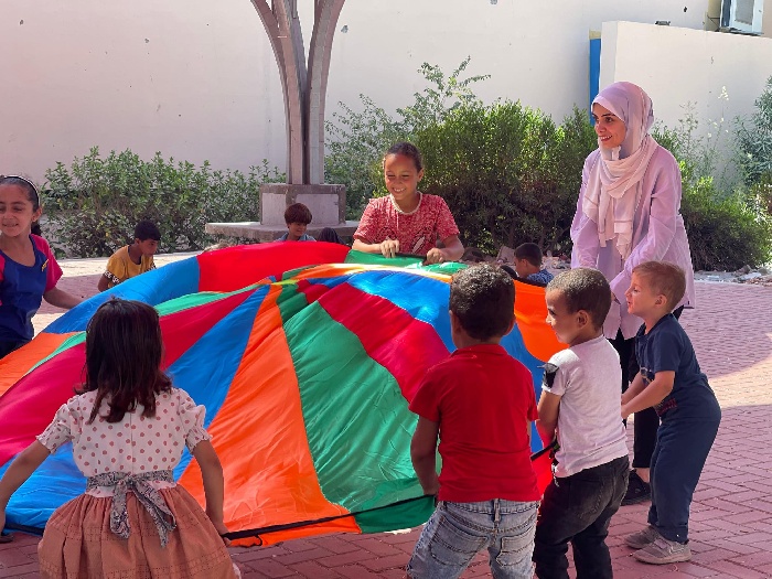 جمعية الدراسات النسوية التنموية الفلسطينية تنفذ جلسات دعم نفسي للنساء والأطفال في مدينة غزة