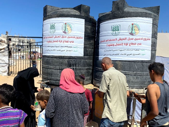 جمعية الدراسات النسوية توفر مياه شرب نظيفة للأسر النازحة